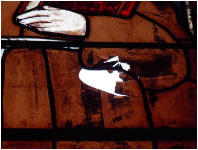  église st Antoine avec St Antoine le vitrail brisé